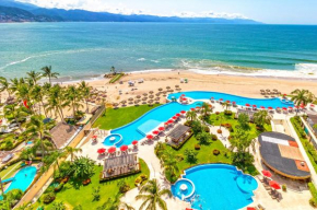 Amazing views, beachfront Grand Venetian